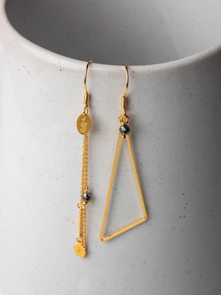 [242.ISA24-GPYR] ISA - EARRINGS | Gold Pyrite