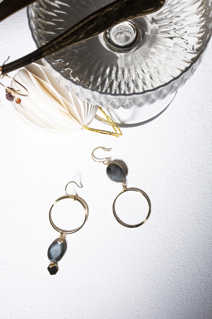 [242.UMA-E1-GNA] UMA - EARRINGS | Gold Nacre