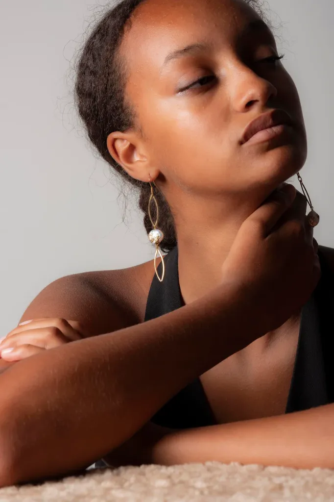 [252.BRITNEY/L-E-GPE] BRITNEY - OORBELLEN | Gold Pearl