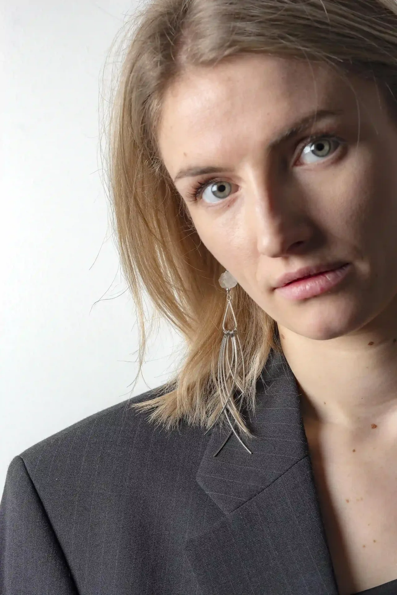 [261.DROP/L-E-S] DROP - OORBELLEN | Silver Grey