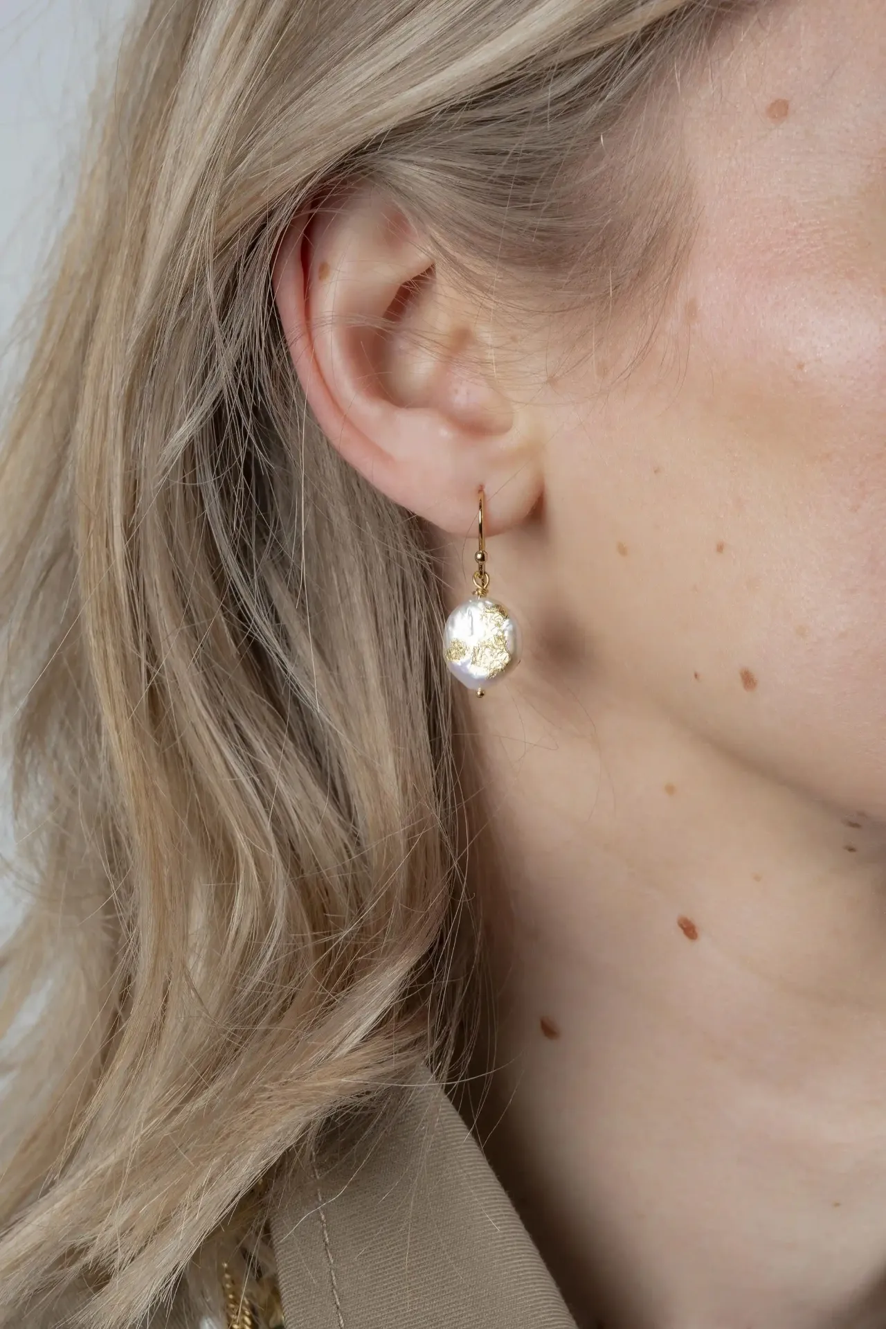 [261.BRITNEY-E-GPE] BRITNEY - BOUCLES D'OREILLES | Gold Pearl