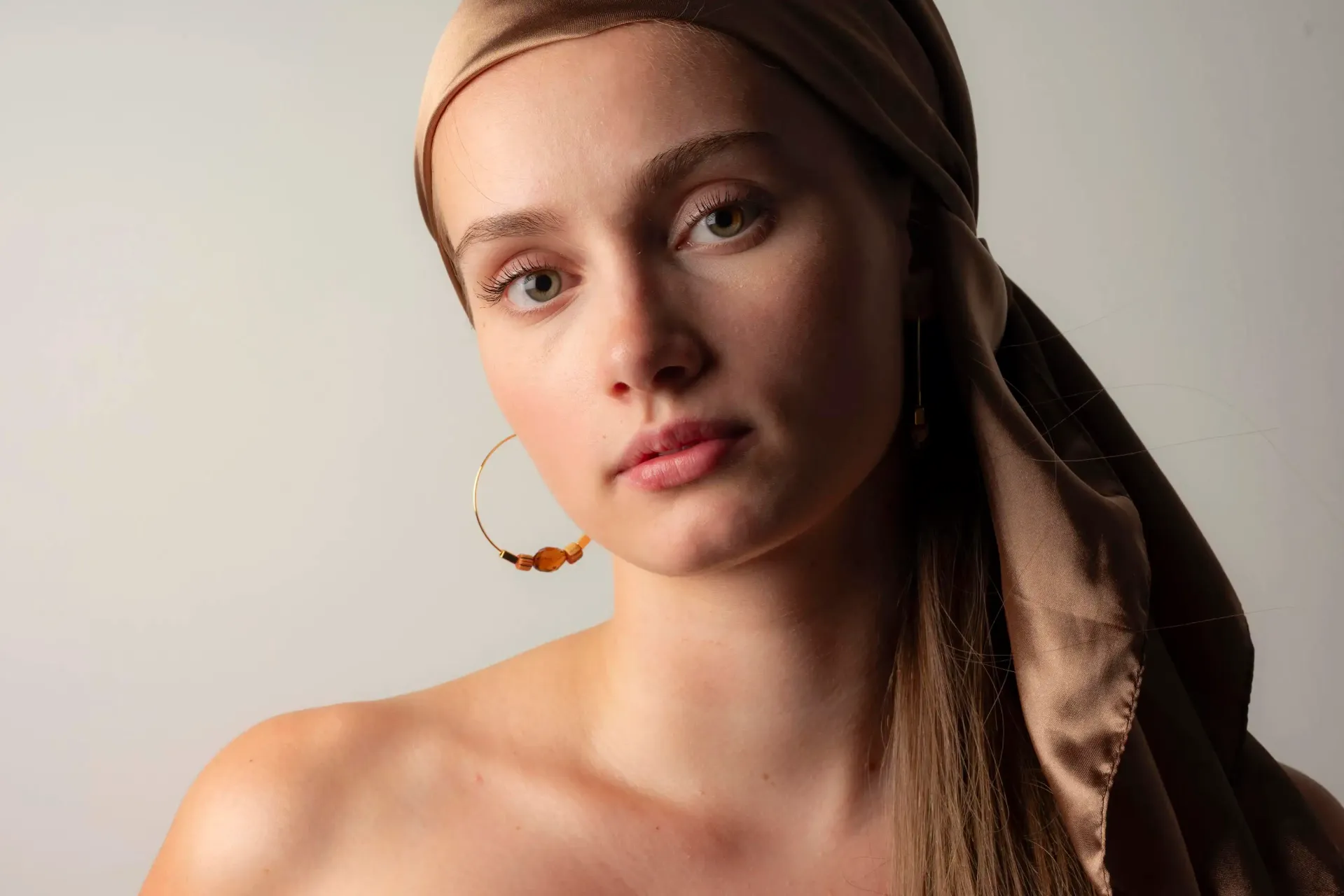 [262.POCA/C-E-GBR] POCA - OORBELLEN | Gold Brown